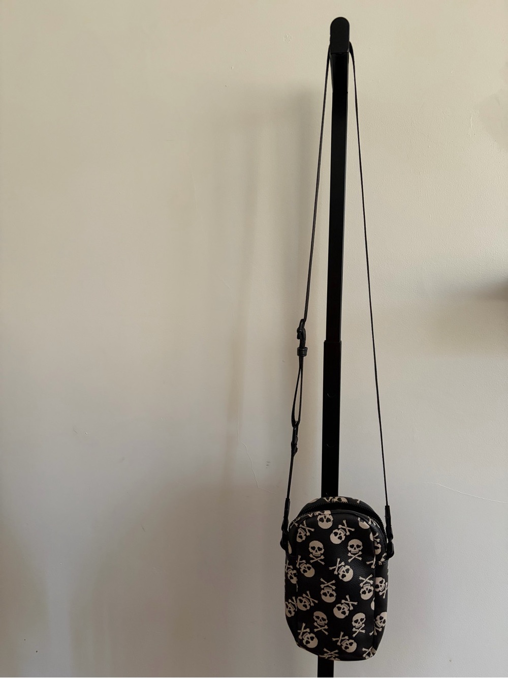 🔥🖤💕Betsey Johnson Black Skull Crossbody Bag